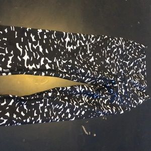 Size 4 black and white lulu leggings